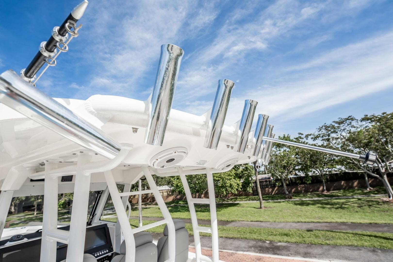 2021 Everglades 335 Center Console — photo 36