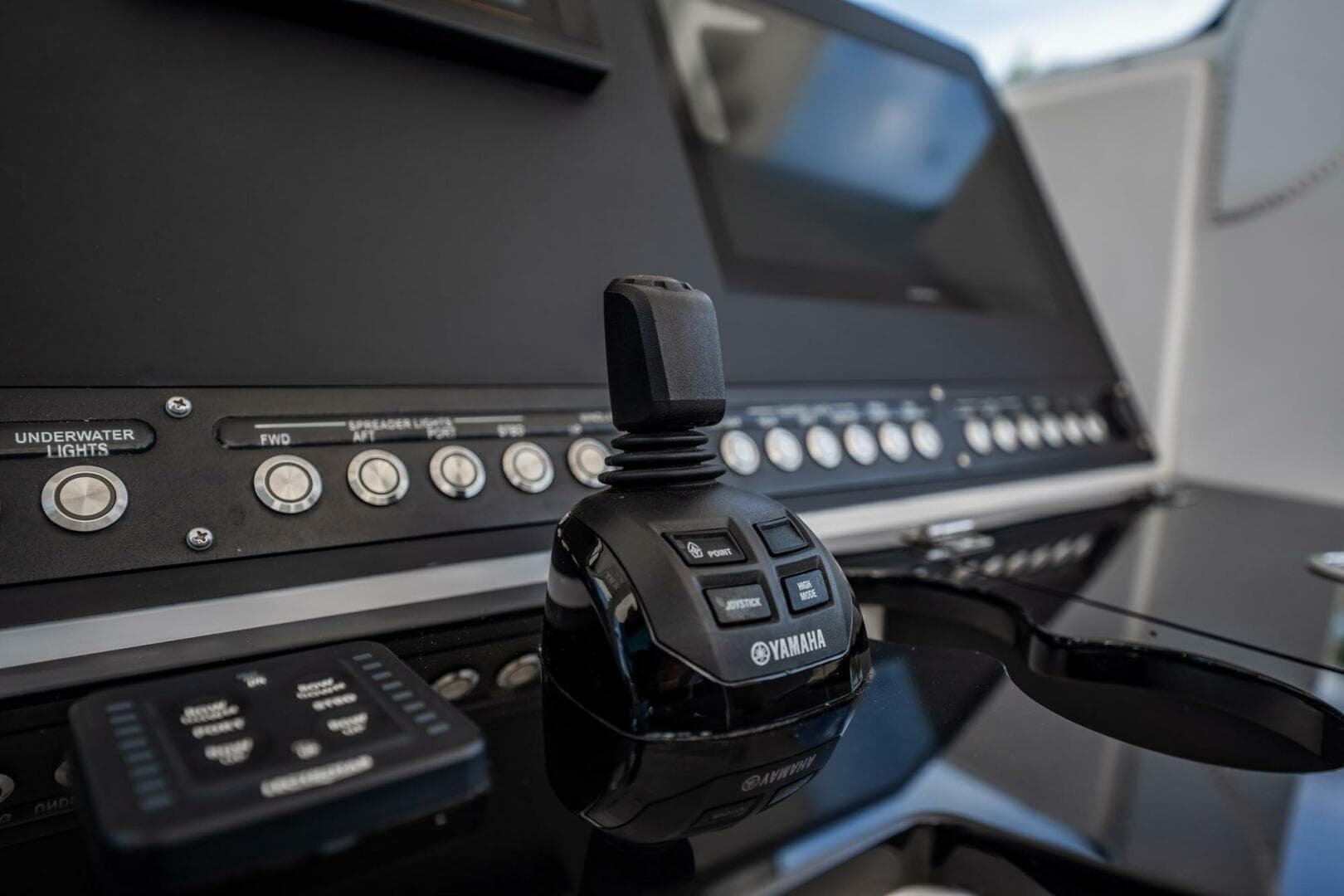 2021 Everglades 335 Center Console — photo 29