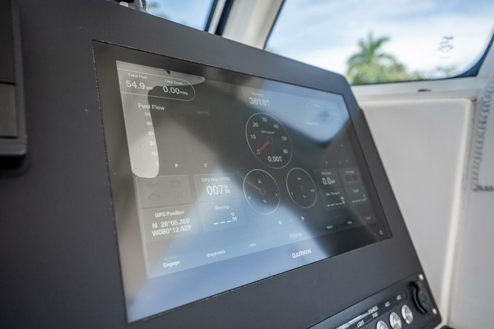 2021 Everglades 335 Center Console — photo 30