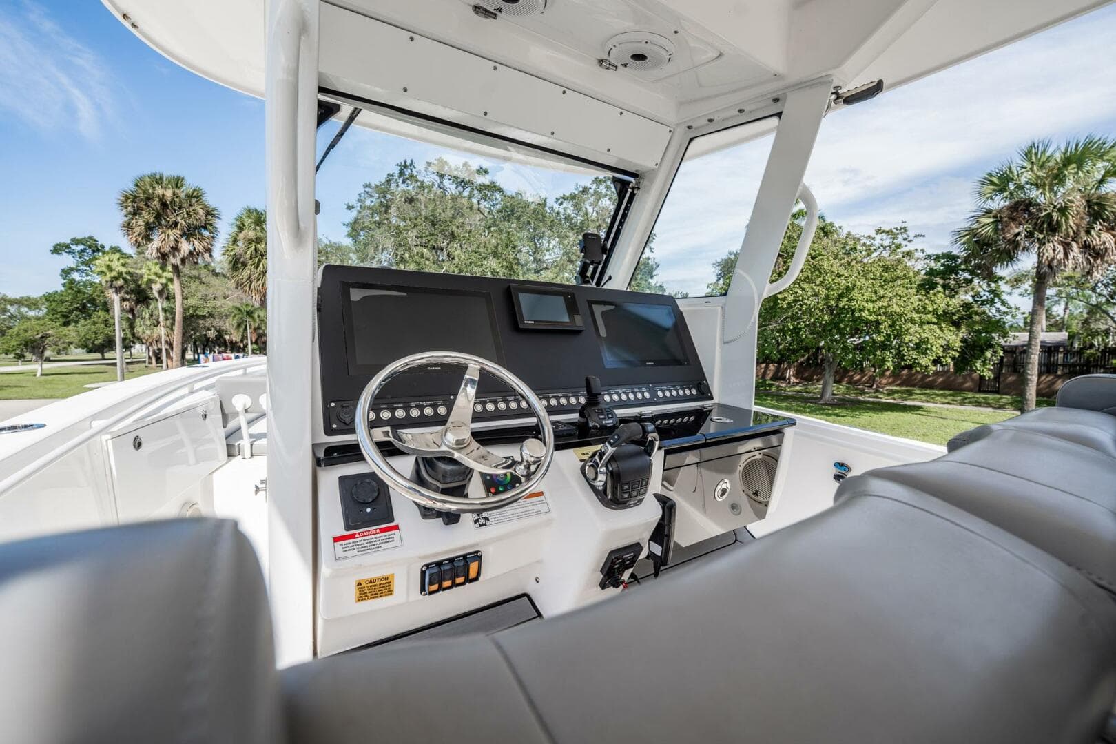 2021 Everglades 335 Center Console — photo 22