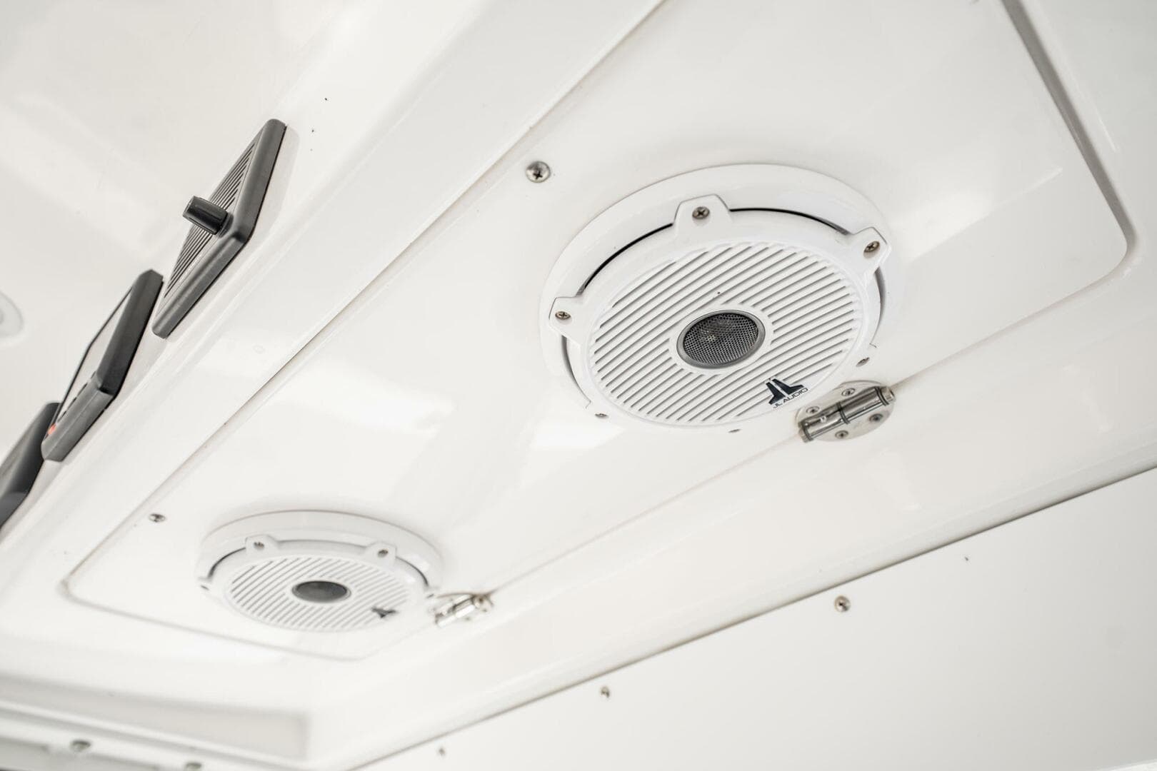 2021 Everglades 335 Center Console — photo 26