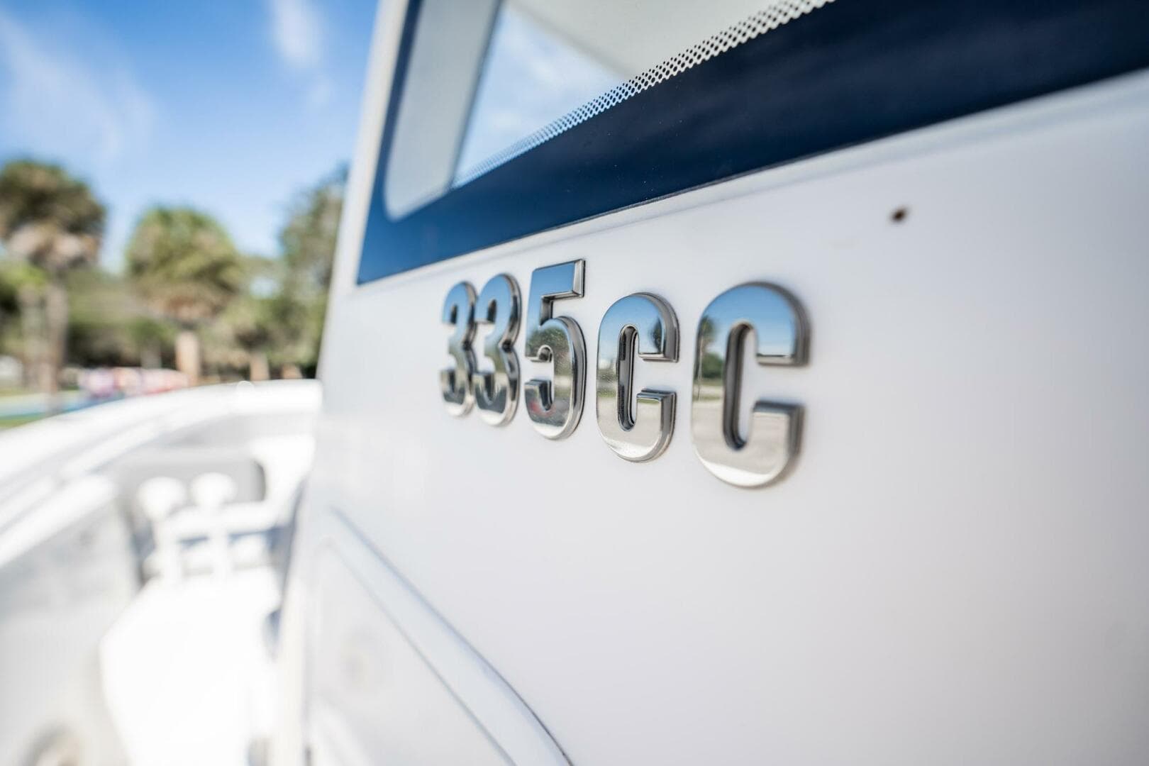 2021 Everglades 335 Center Console — photo 18