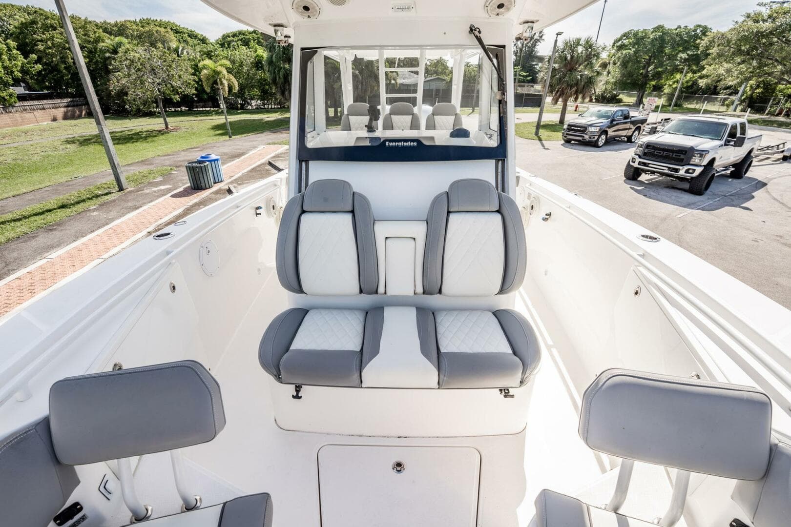2021 Everglades 335 Center Console — photo 13