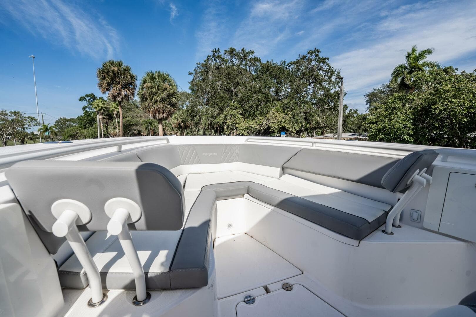 2021 Everglades 335 Center Console — photo 10
