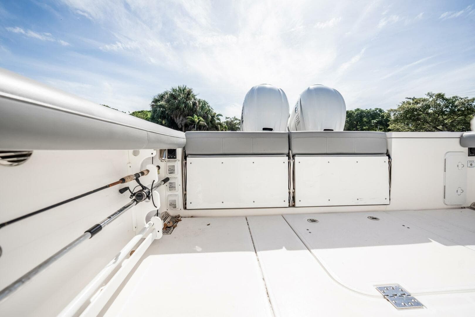 2021 Everglades 335 Center Console — photo 43
