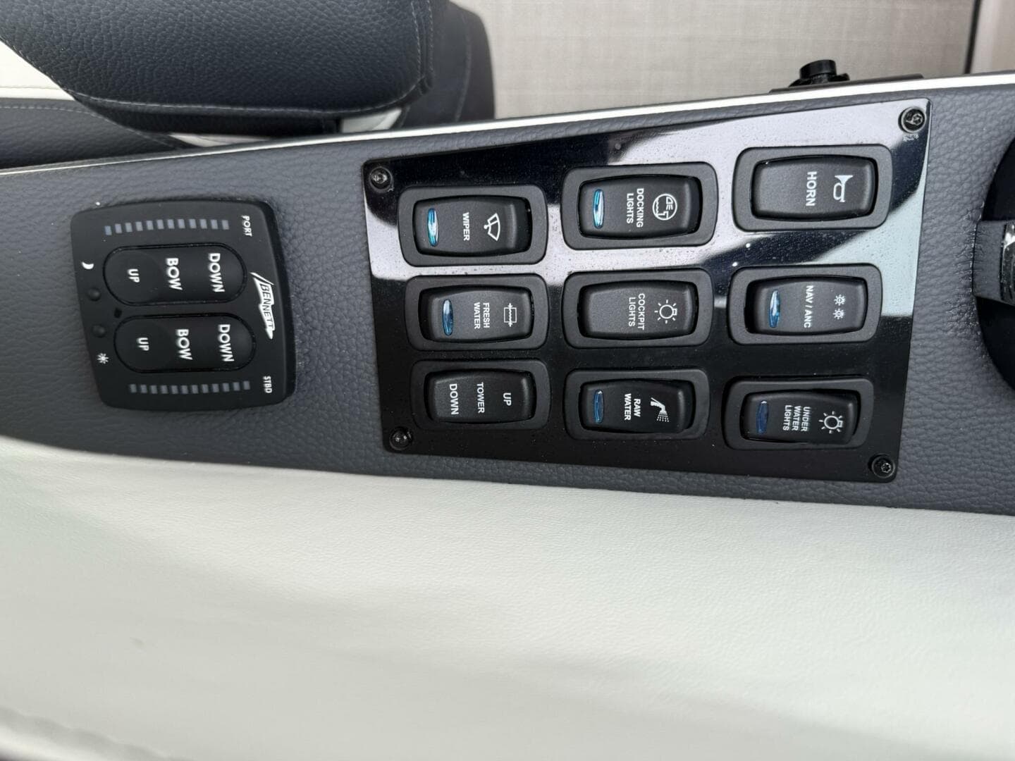 2024 Regal 33 Obx — photo 8