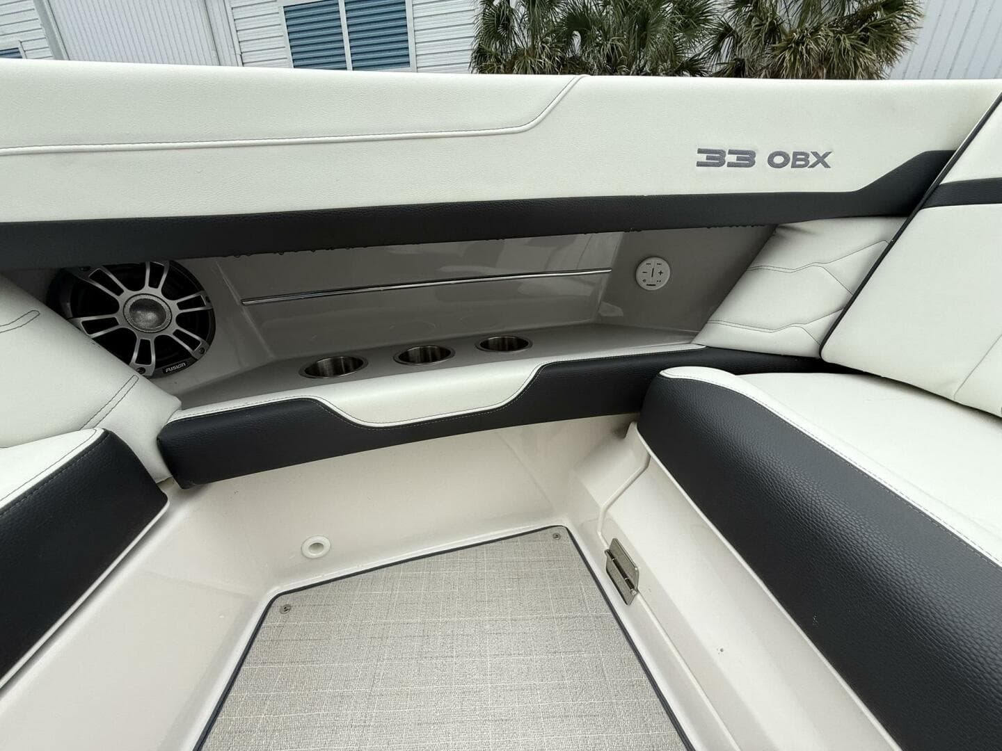 2024 Regal 33 Obx — photo 15