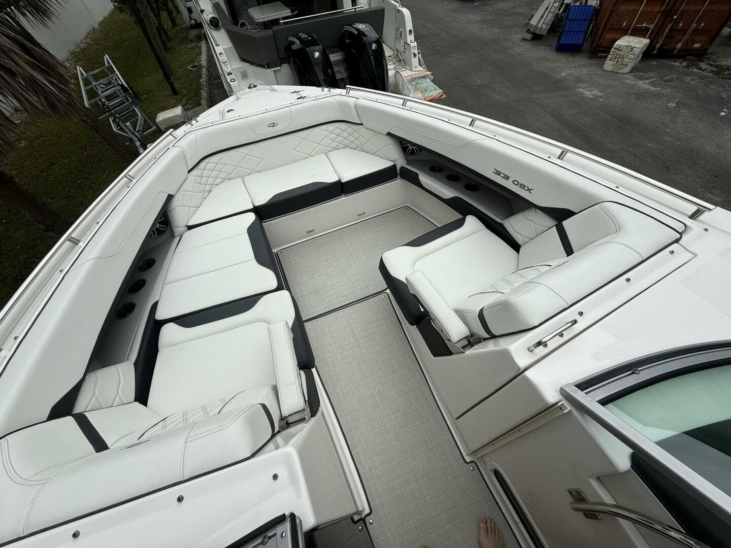 2024 Regal 33 Obx — photo 13