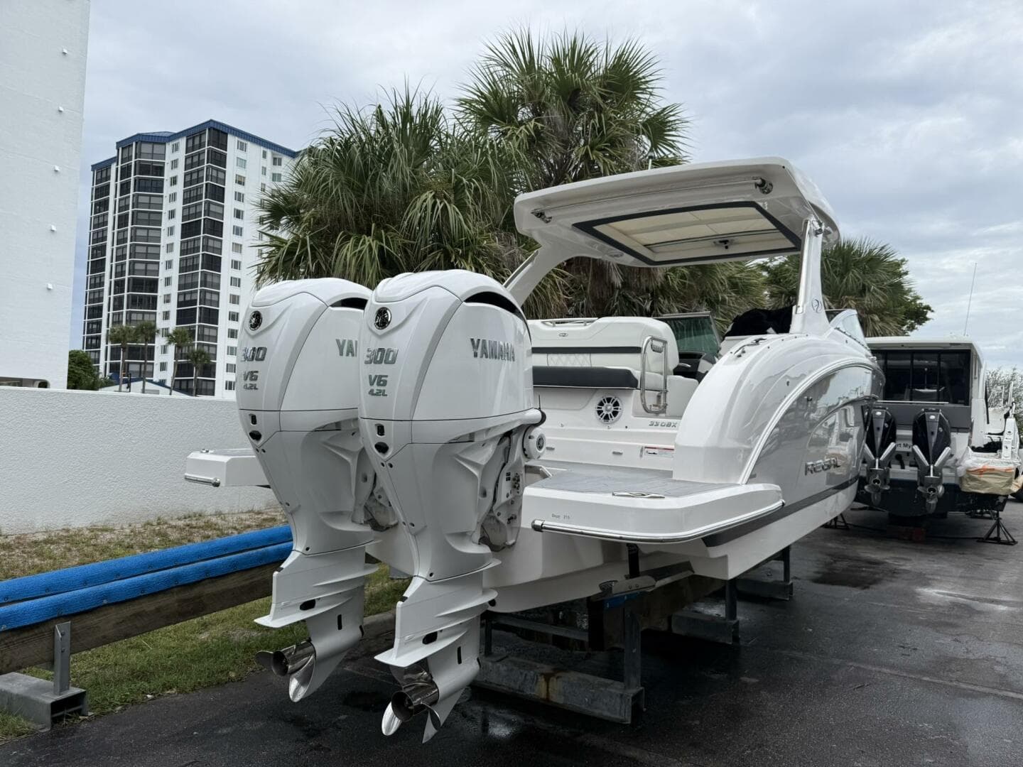 2024 Regal 33 Obx — photo 2