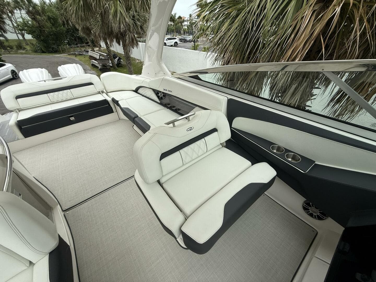2024 Regal 33 Obx — photo 17