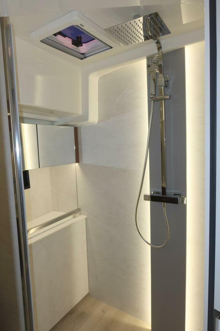 2026 Cobra Seamaster 45 — photo 31