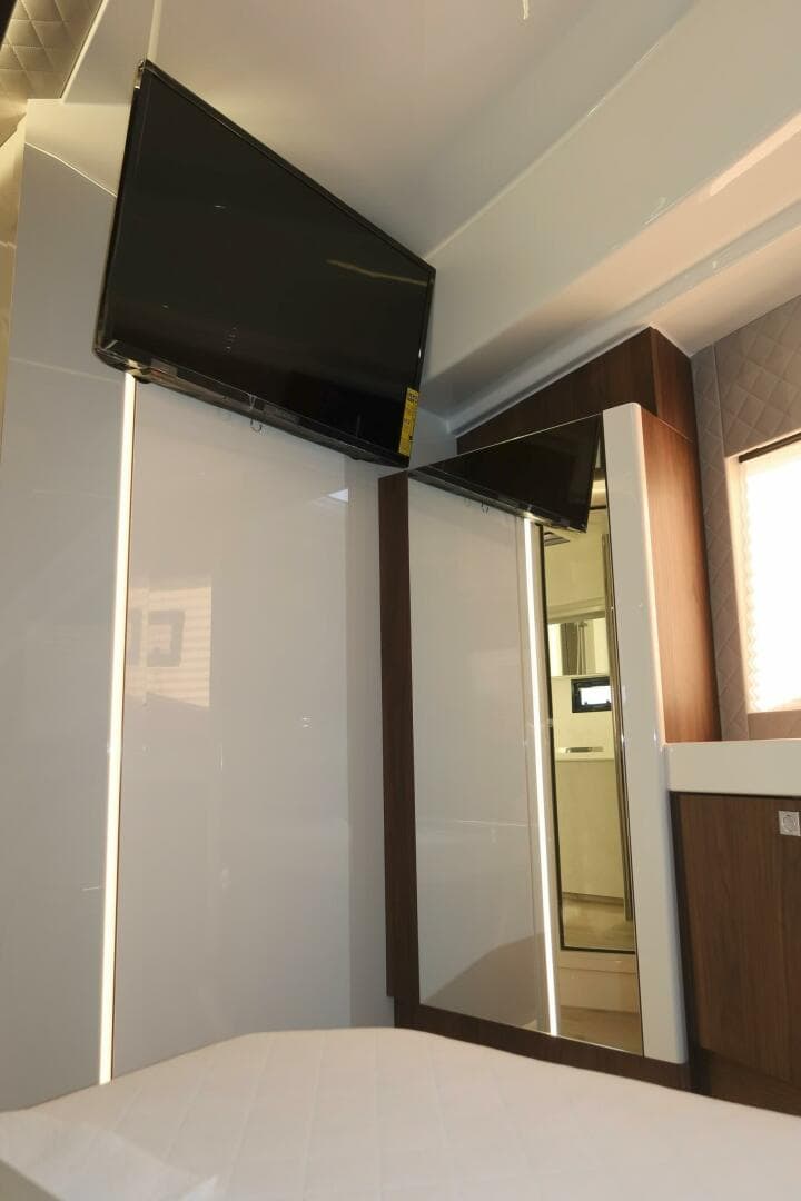 2026 Cobra Seamaster 45 — photo 26