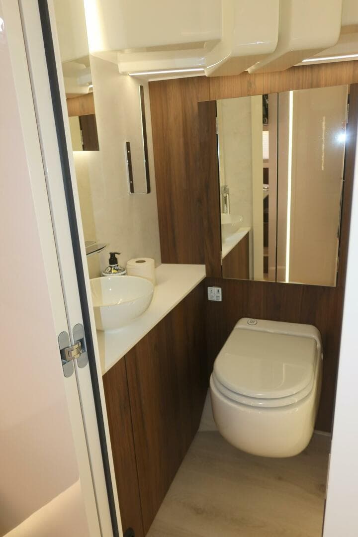 2026 Cobra Seamaster 45 — photo 30