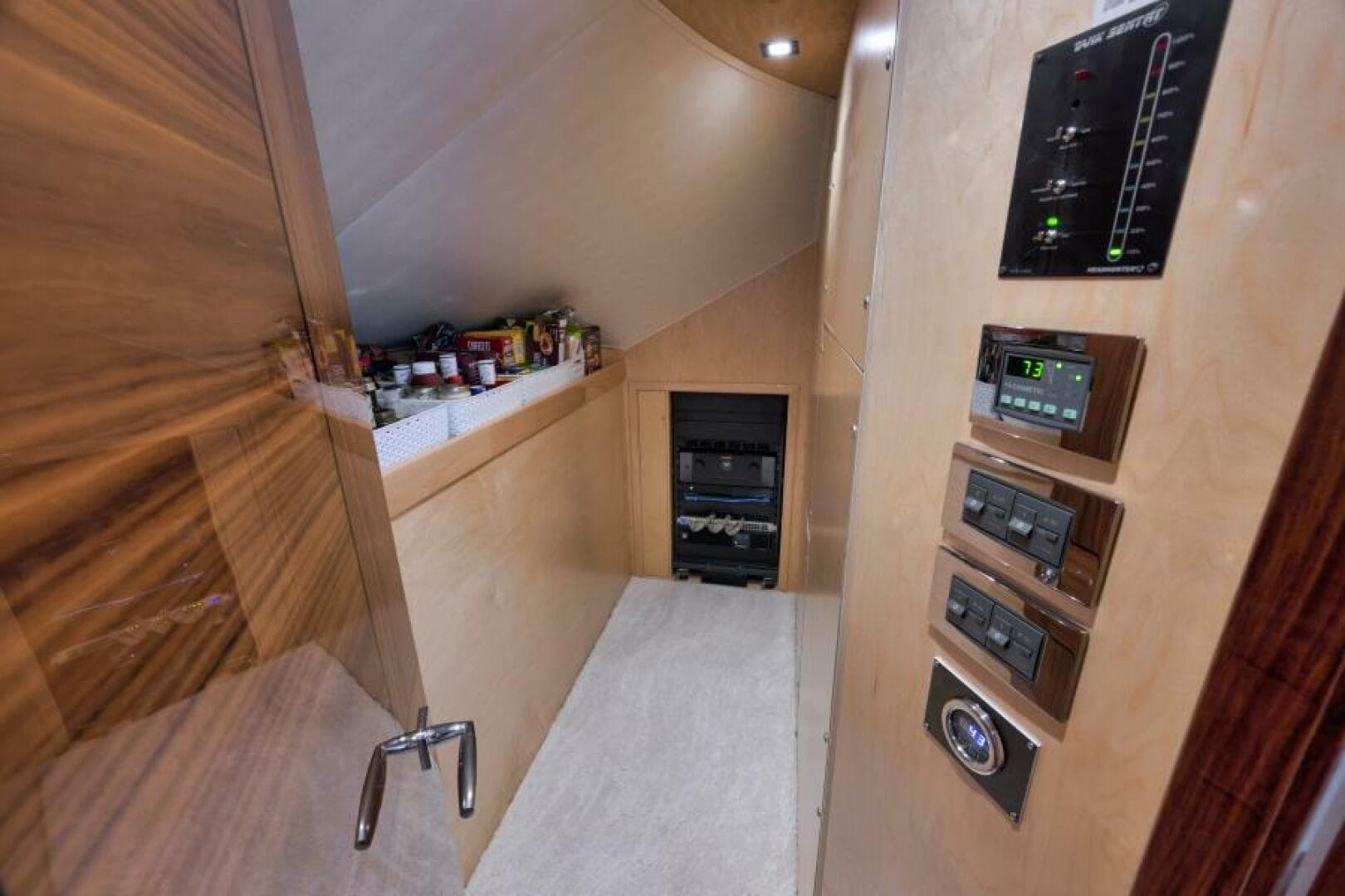 2024 Viking 68 Convertible — photo 23