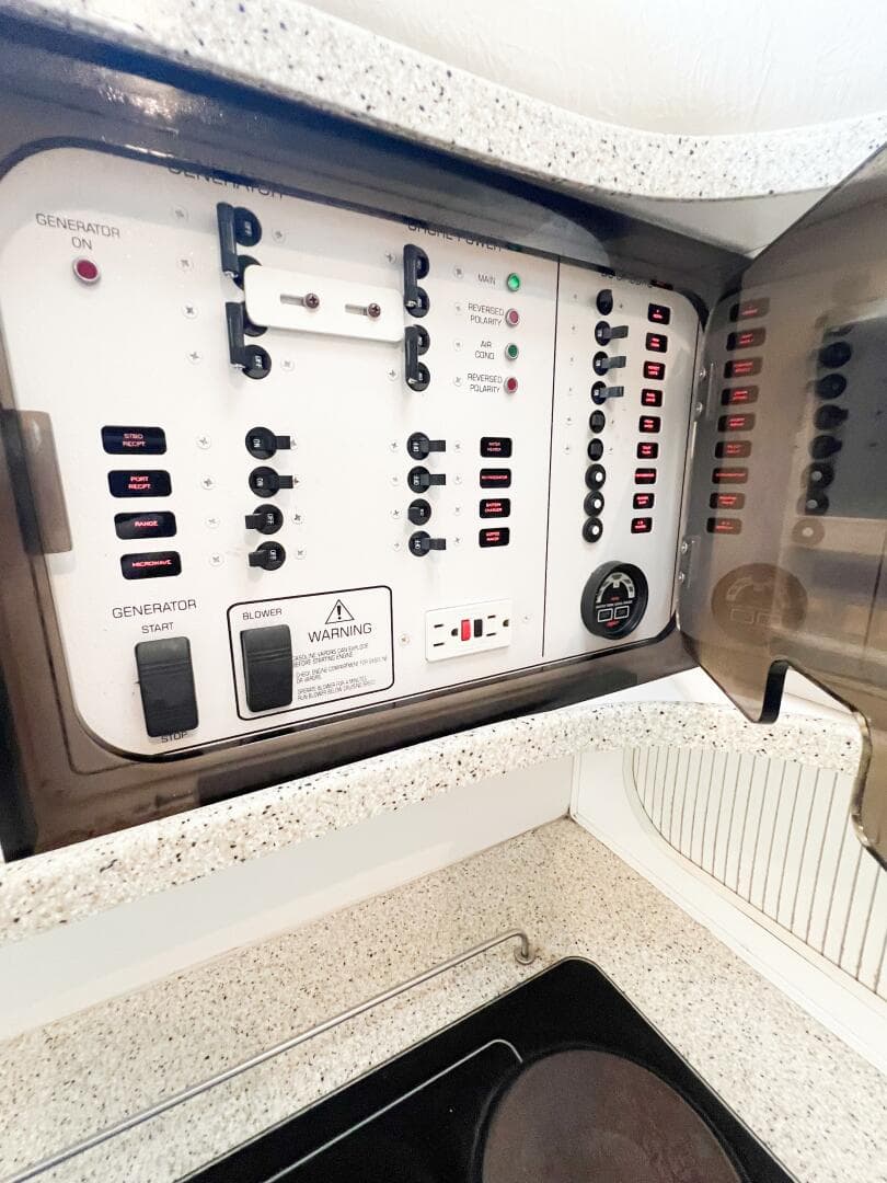 2000 Rinker Fiesta Vee 330 — photo 50