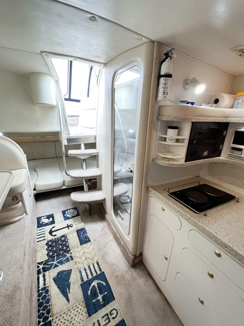 2000 Rinker Fiesta Vee 330 — photo 26