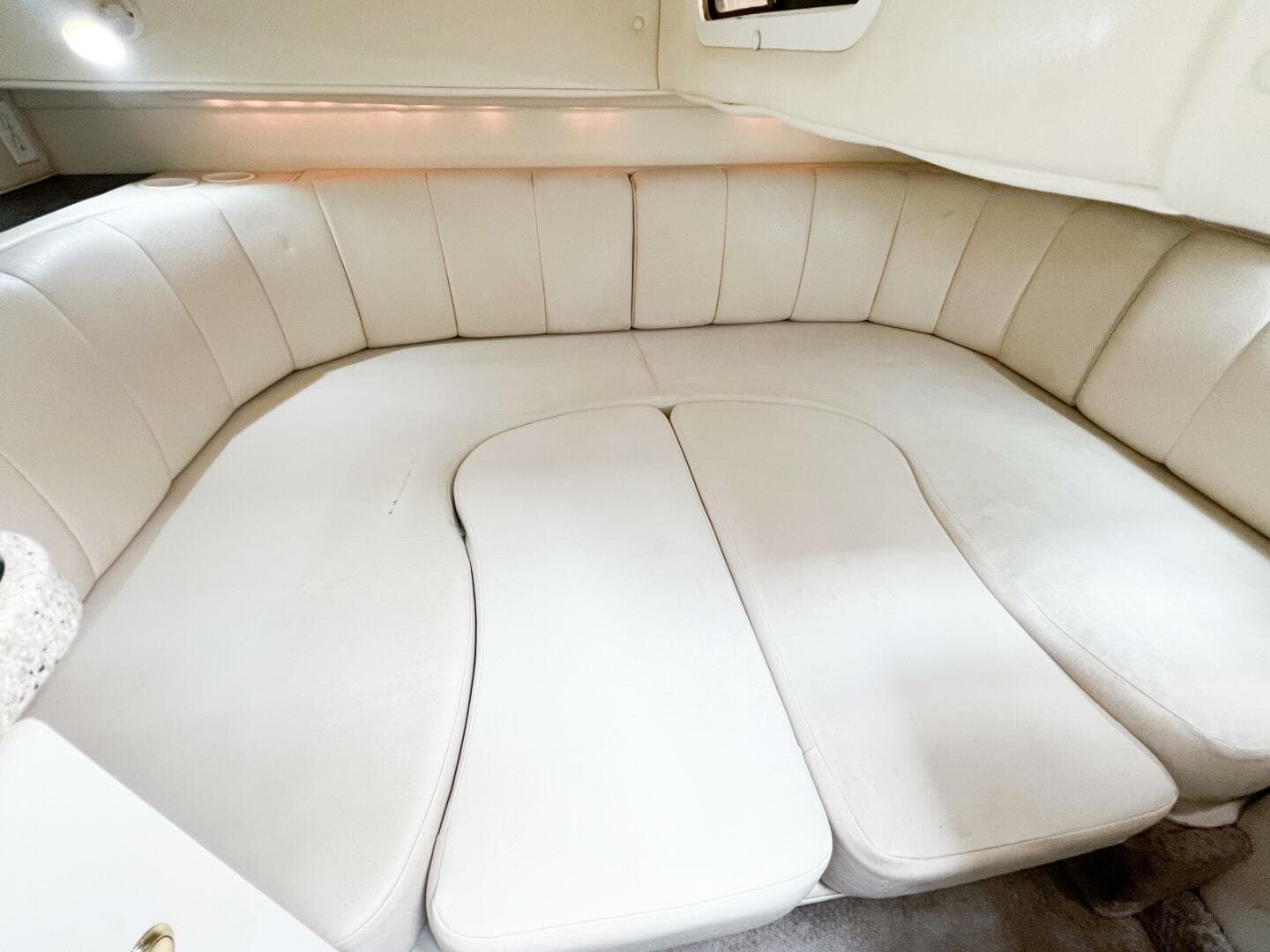 2000 Rinker Fiesta Vee 330 — photo 32