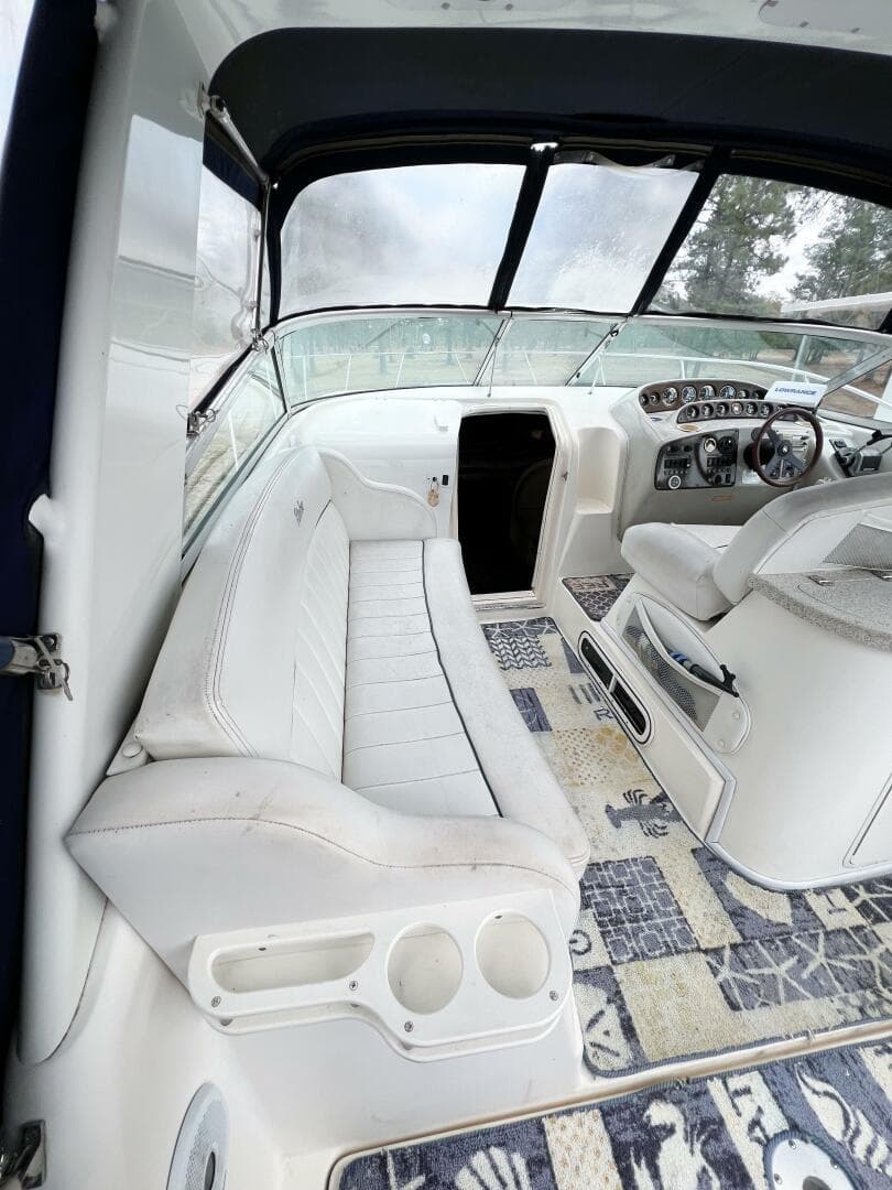 2000 Rinker Fiesta Vee 330 — photo 10