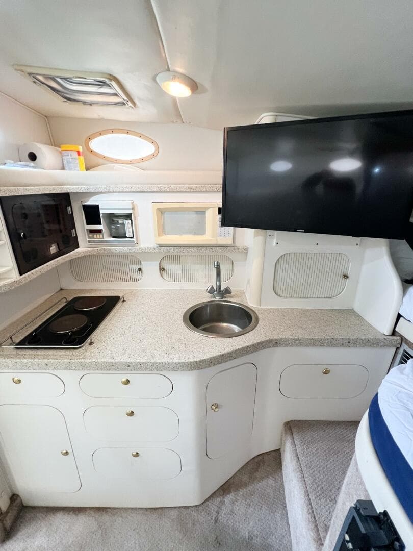 2000 Rinker Fiesta Vee 330 — photo 24