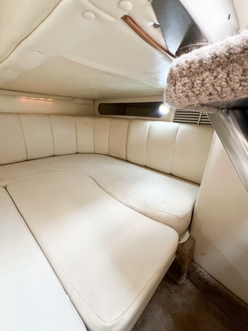 2000 Rinker Fiesta Vee 330 — photo 36