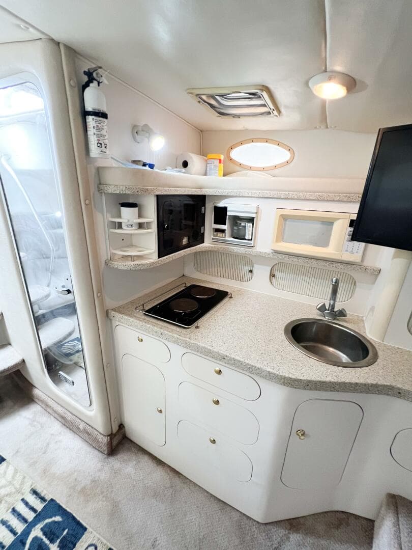 2000 Rinker Fiesta Vee 330 — photo 25