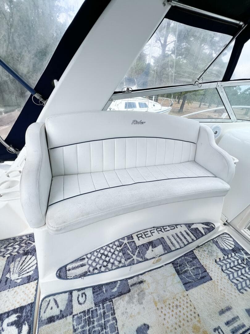 2000 Rinker Fiesta Vee 330 — photo 18
