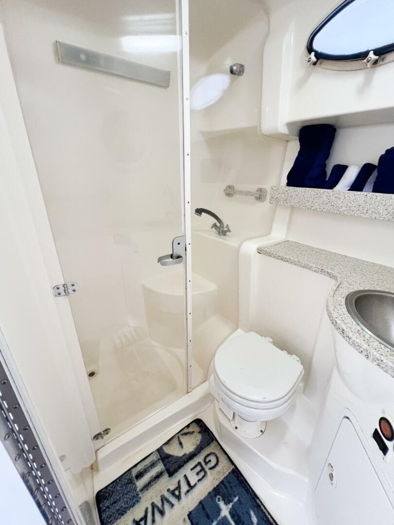 2000 Rinker Fiesta Vee 330 — photo 45