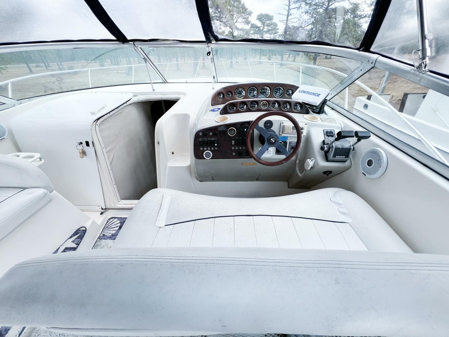 2000 Rinker Fiesta Vee 330 — photo 15