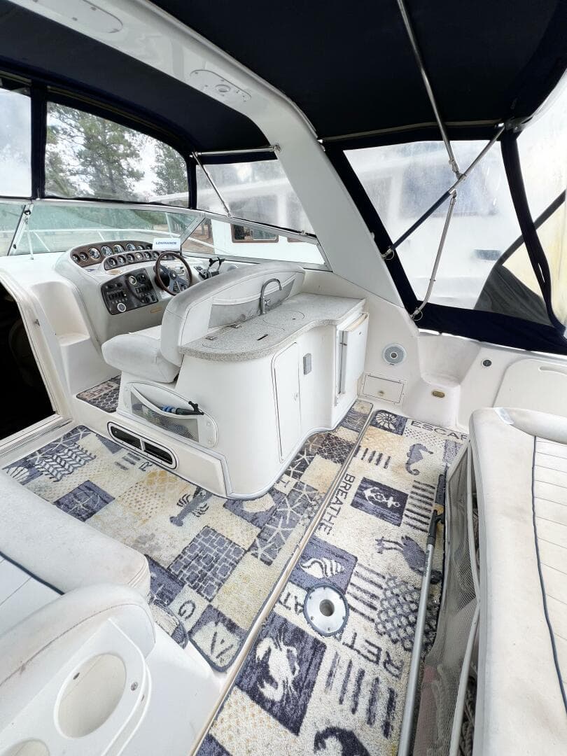 2000 Rinker Fiesta Vee 330 — photo 11