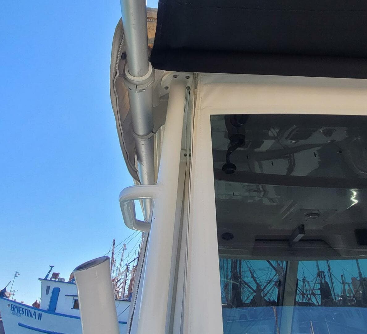 2017 Boston Whaler 315 Conquest — photo 18