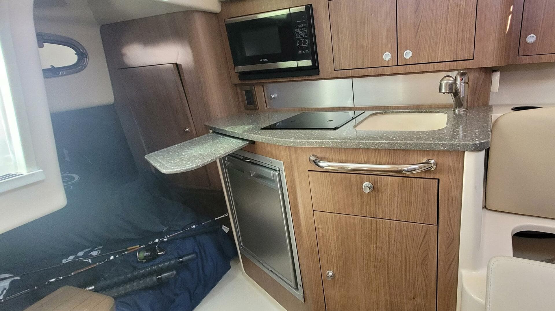 2017 Boston Whaler 315 Conquest — photo 5