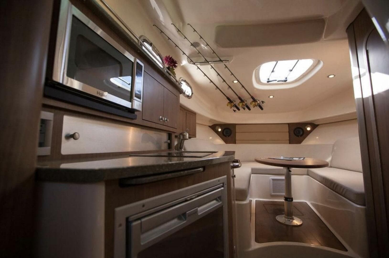 2017 Boston Whaler 315 Conquest — photo 6