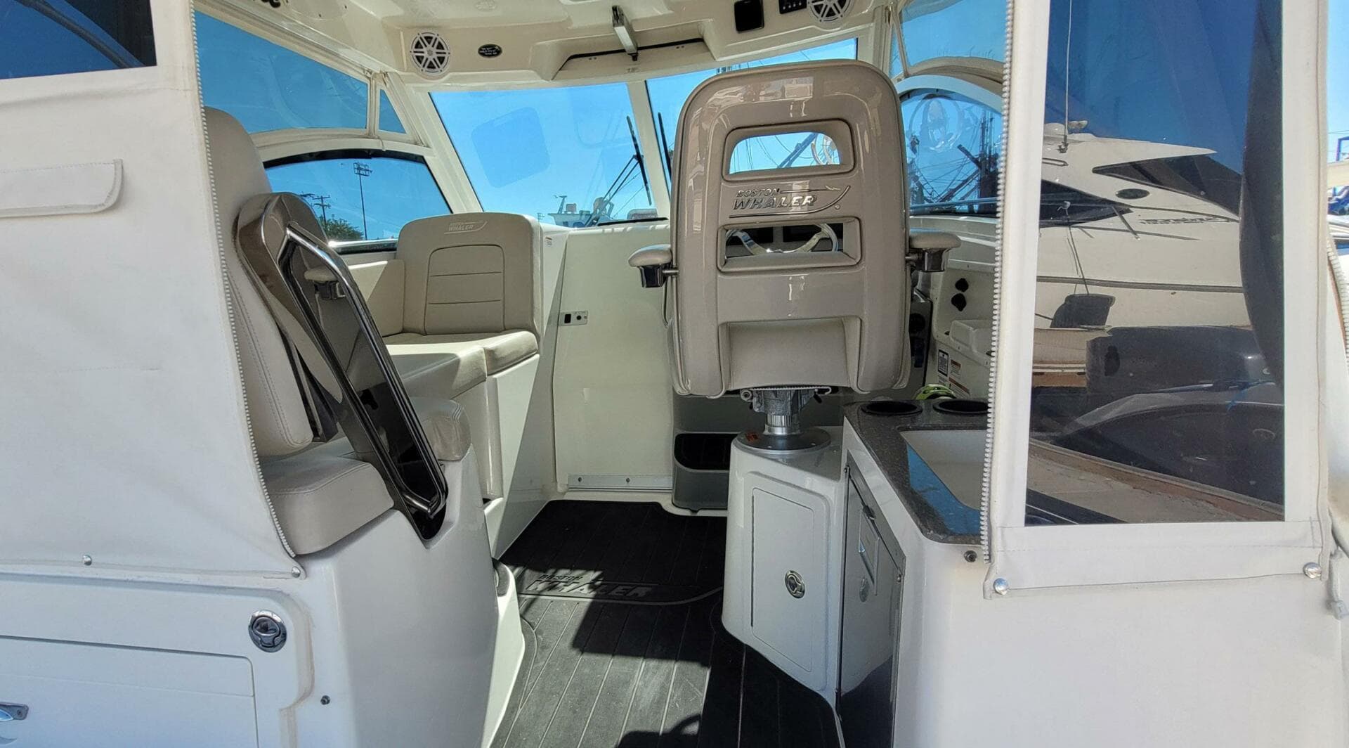 2017 Boston Whaler 315 Conquest — photo 19