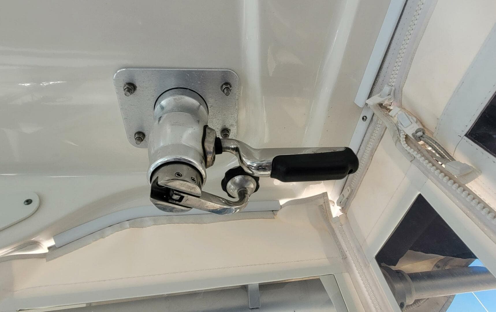 2017 Boston Whaler 315 Conquest — photo 16