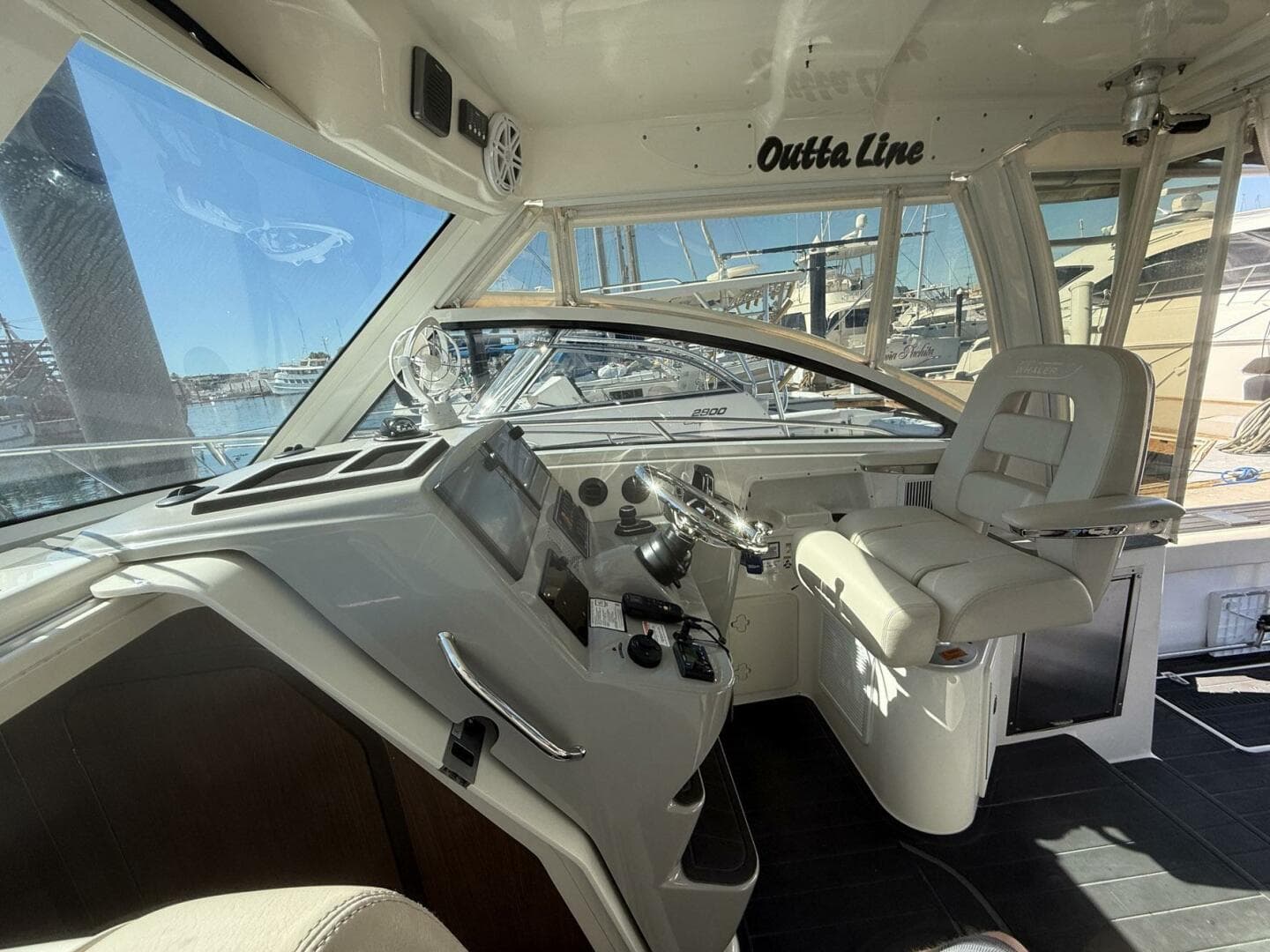 2017 Boston Whaler 315 Conquest — photo 12