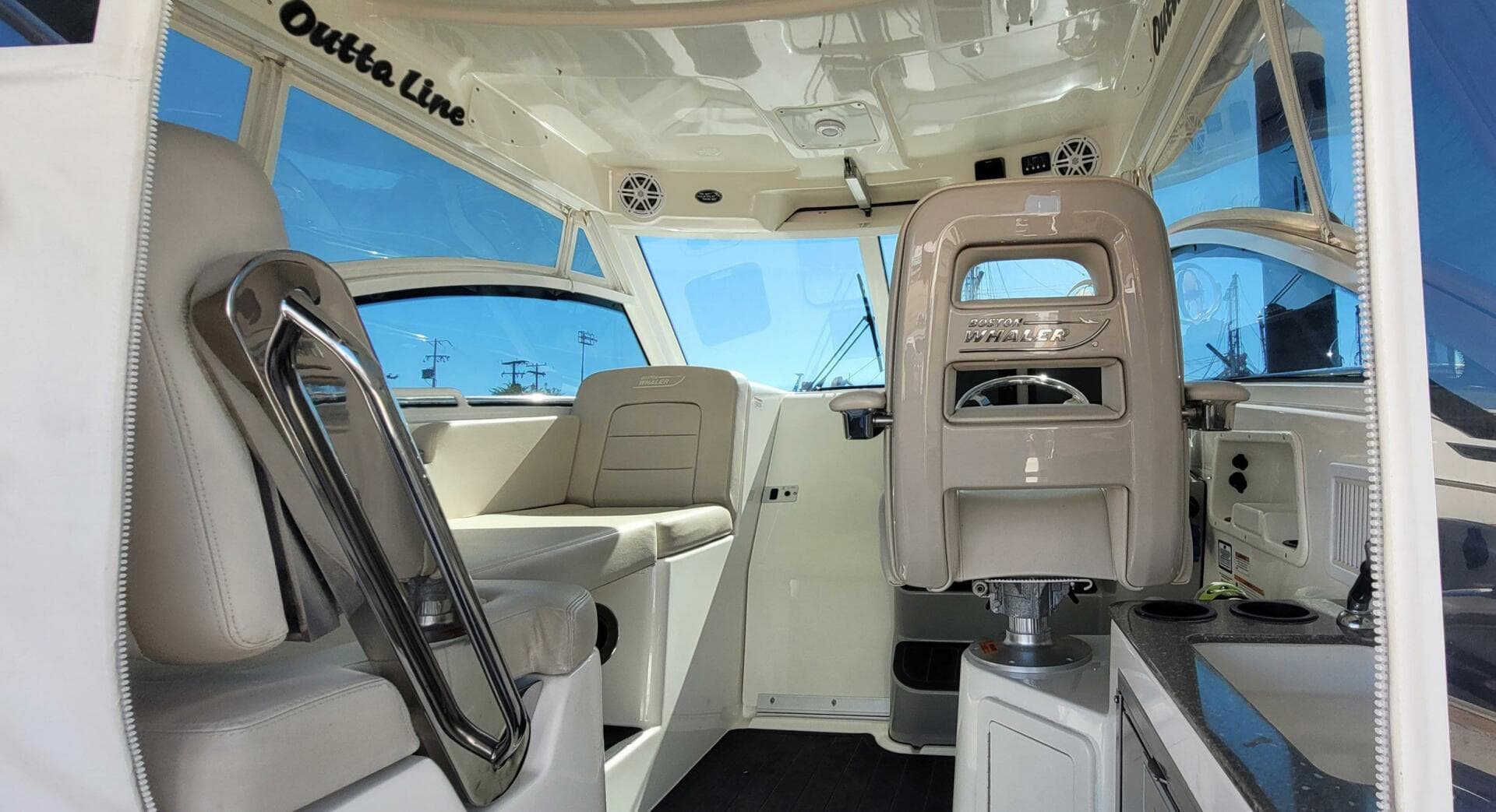 2017 Boston Whaler 315 Conquest — photo 10