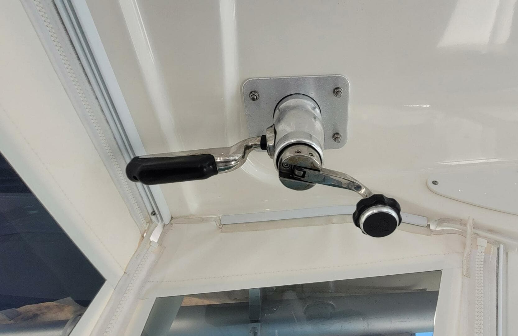 2017 Boston Whaler 315 Conquest — photo 15