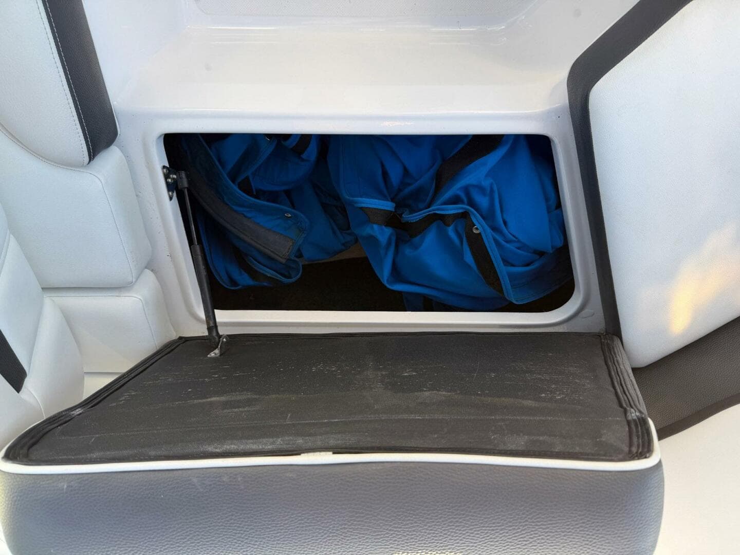 2016 Regal Es Bowrider — photo 17