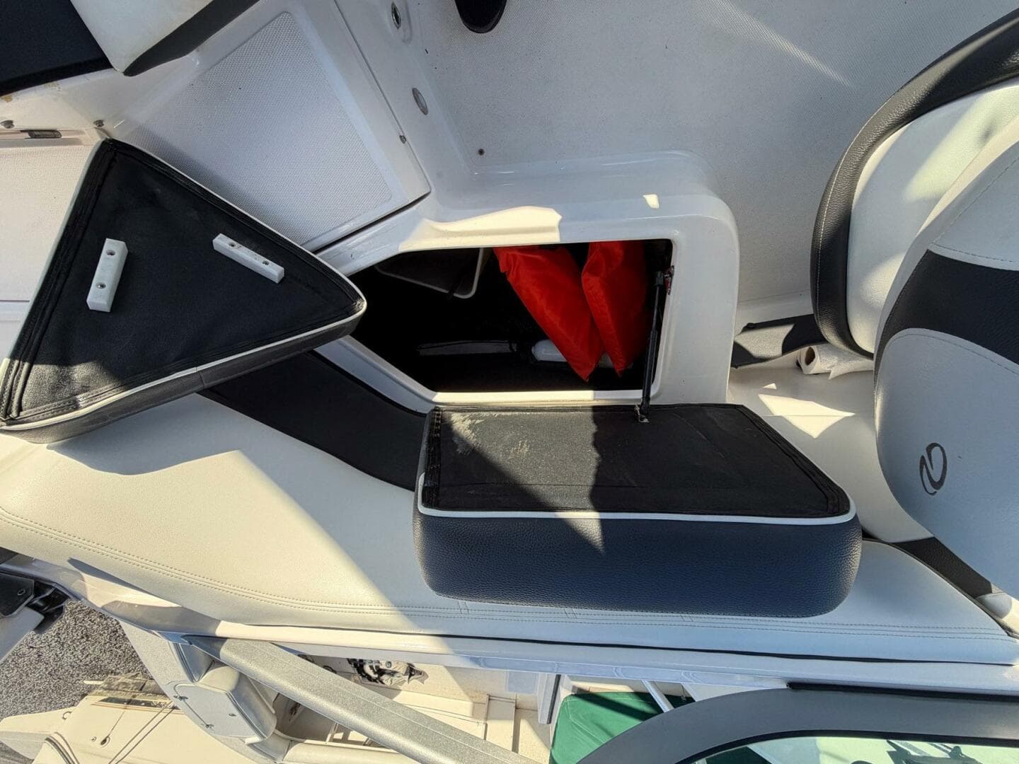 2016 Regal Es Bowrider — photo 16