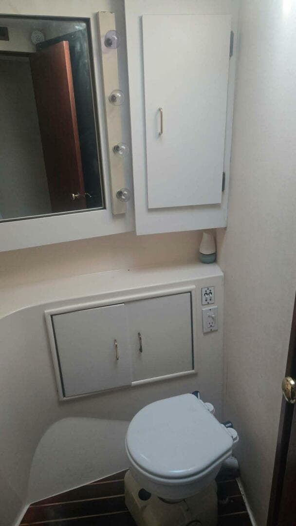 1984 Ocean Yachts — photo 11