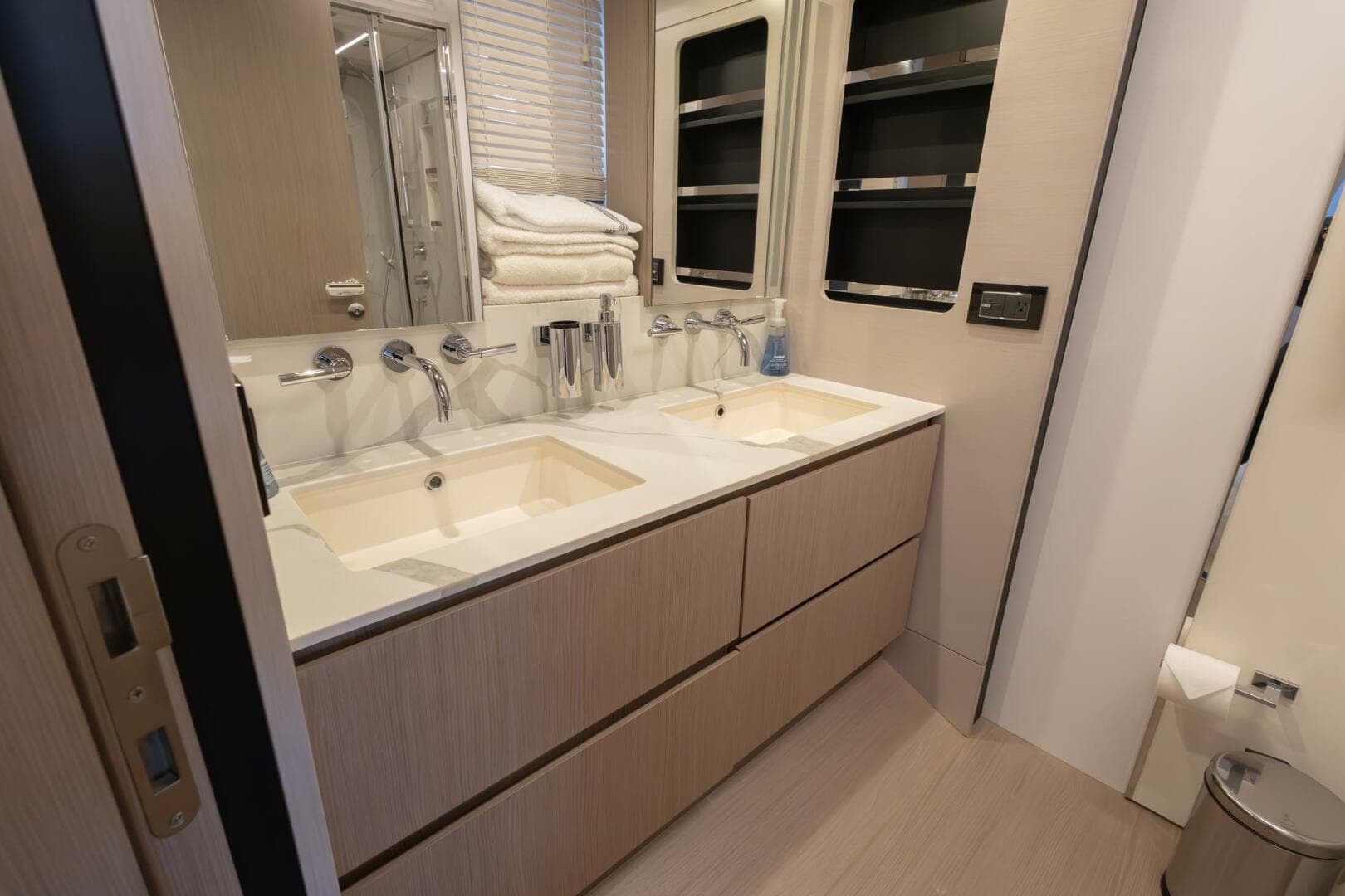 2021 Azimut Flybridge — photo 39