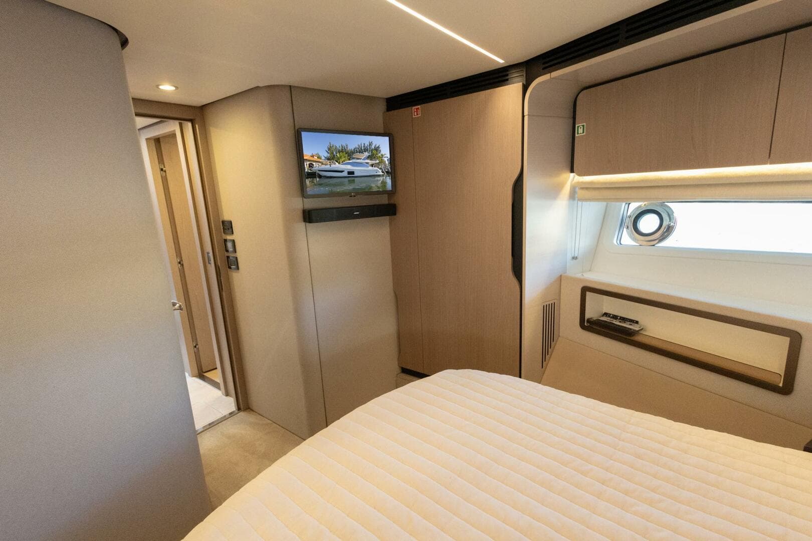 2021 Azimut Flybridge — photo 43