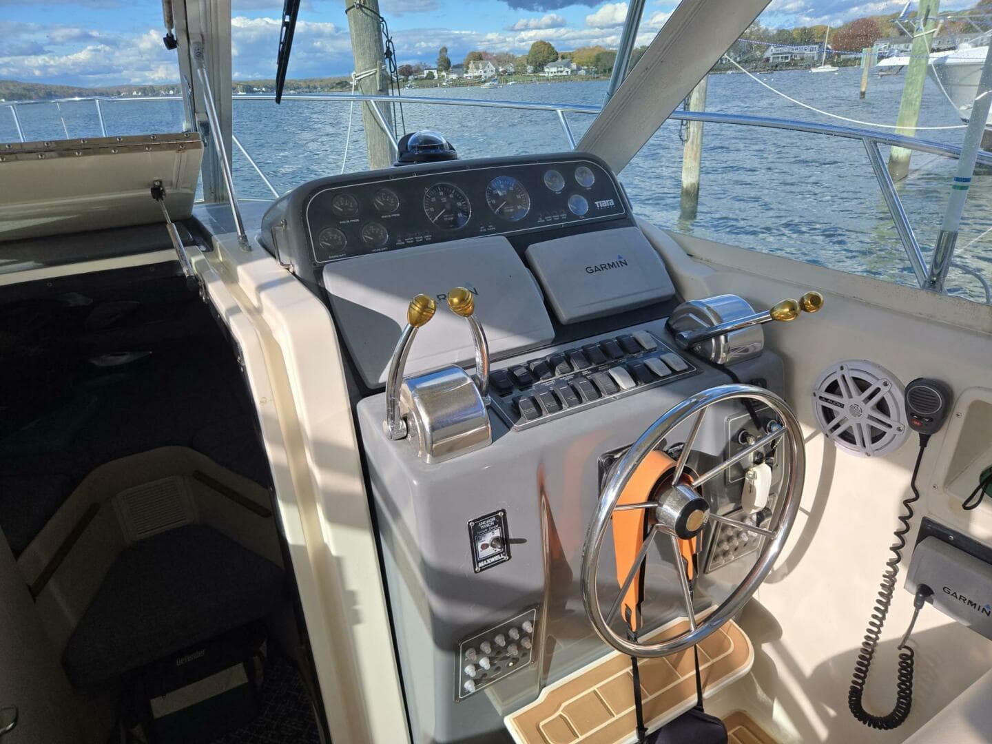 1998 Tiara Yachts Coronet — photo 3