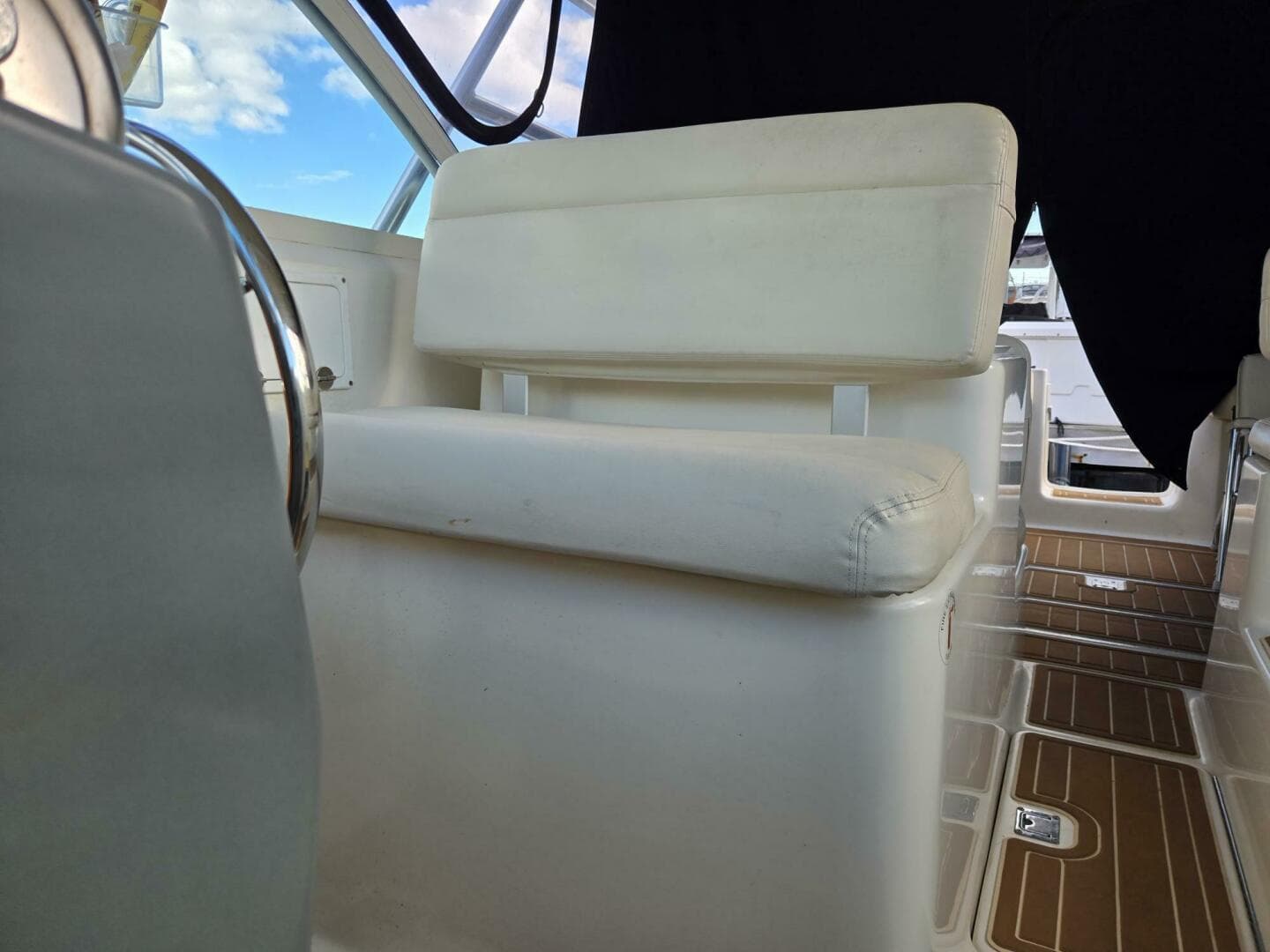 1998 Tiara Yachts Coronet — photo 13