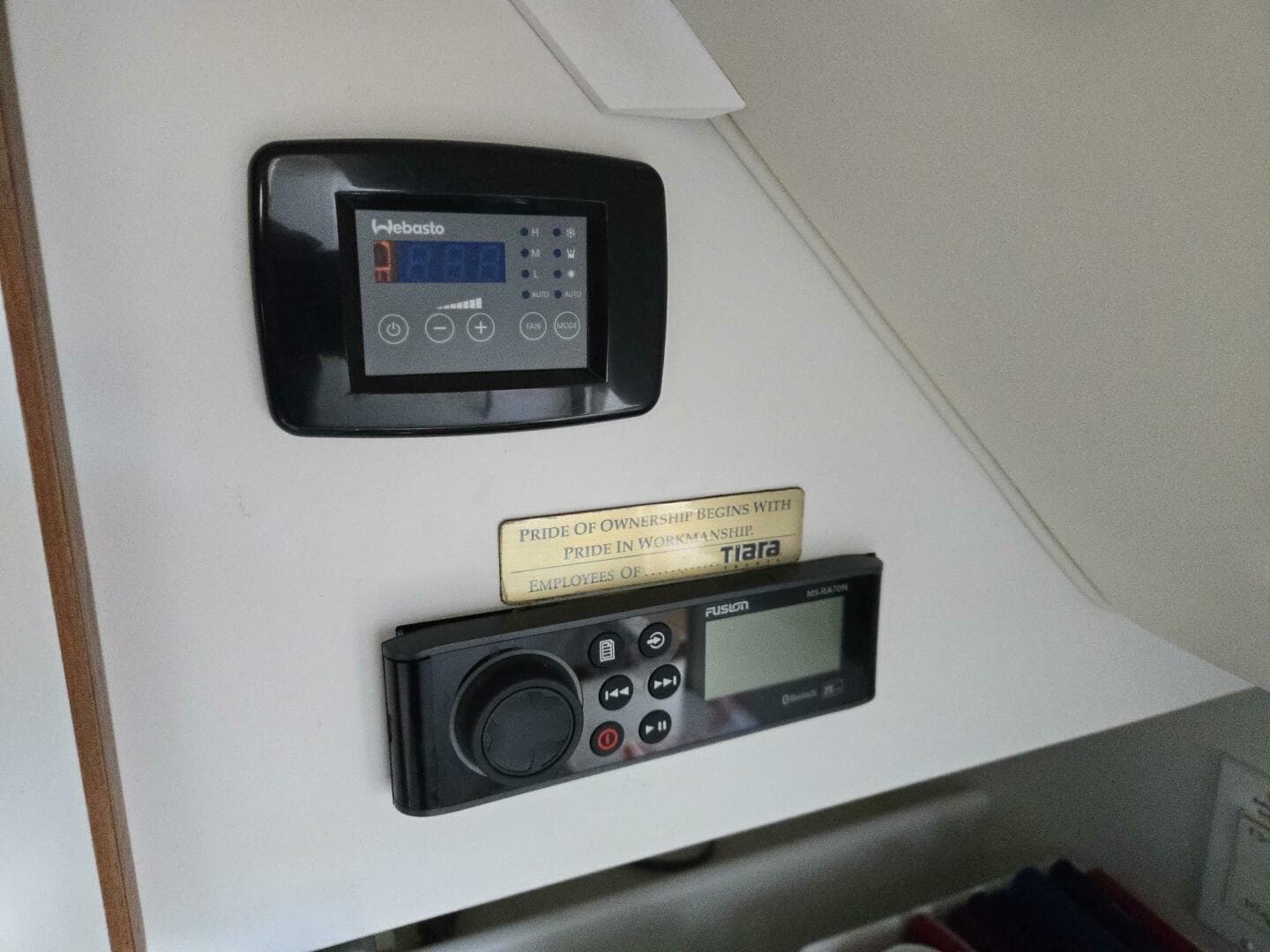 1998 Tiara Yachts Coronet — photo 23