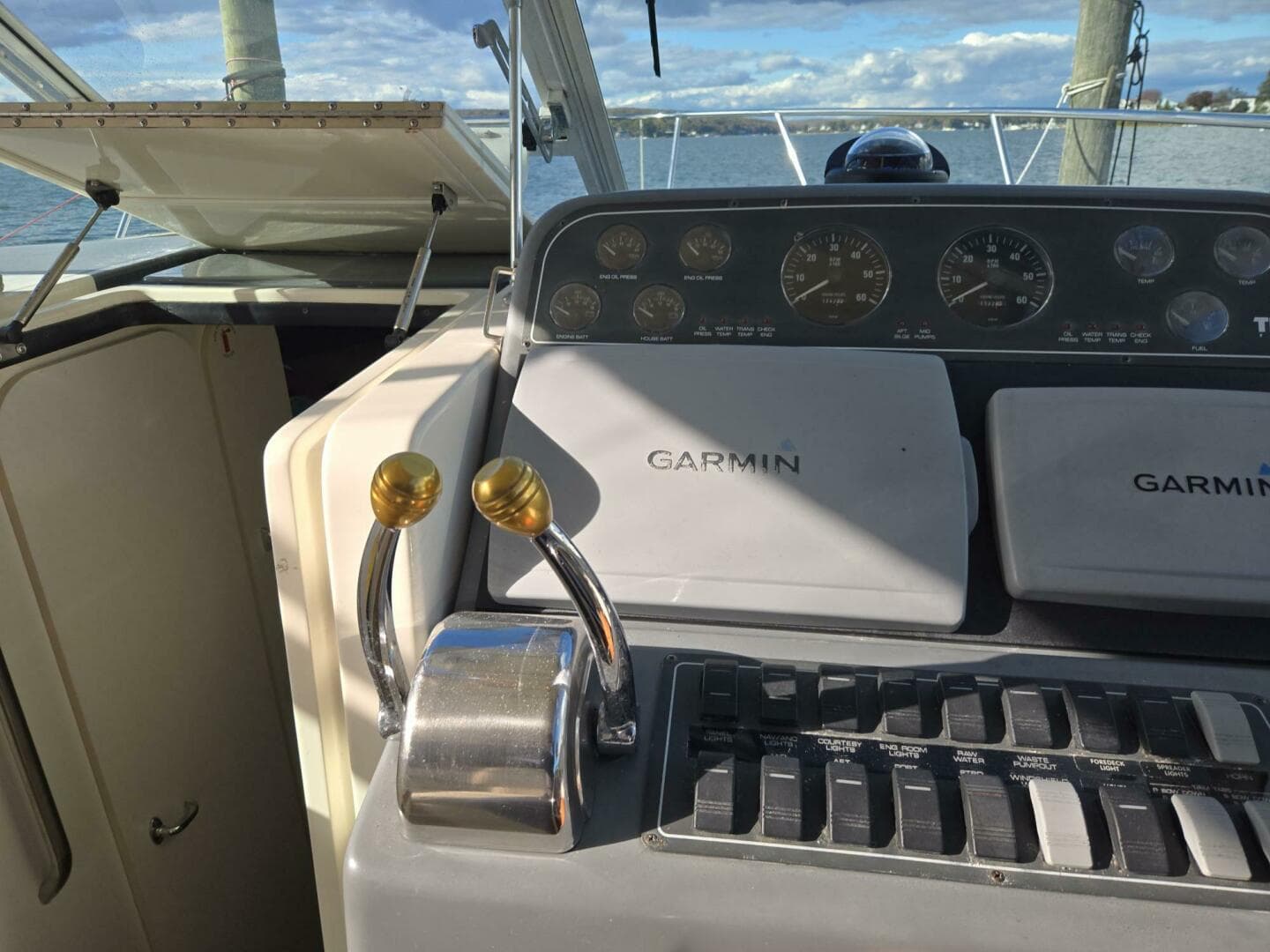 1998 Tiara Yachts Coronet — photo 25