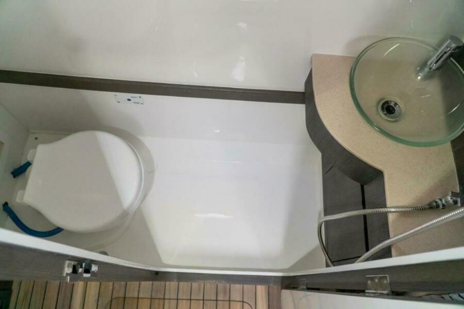 2025 Fishing Raptor 390 Solarium — photo 15