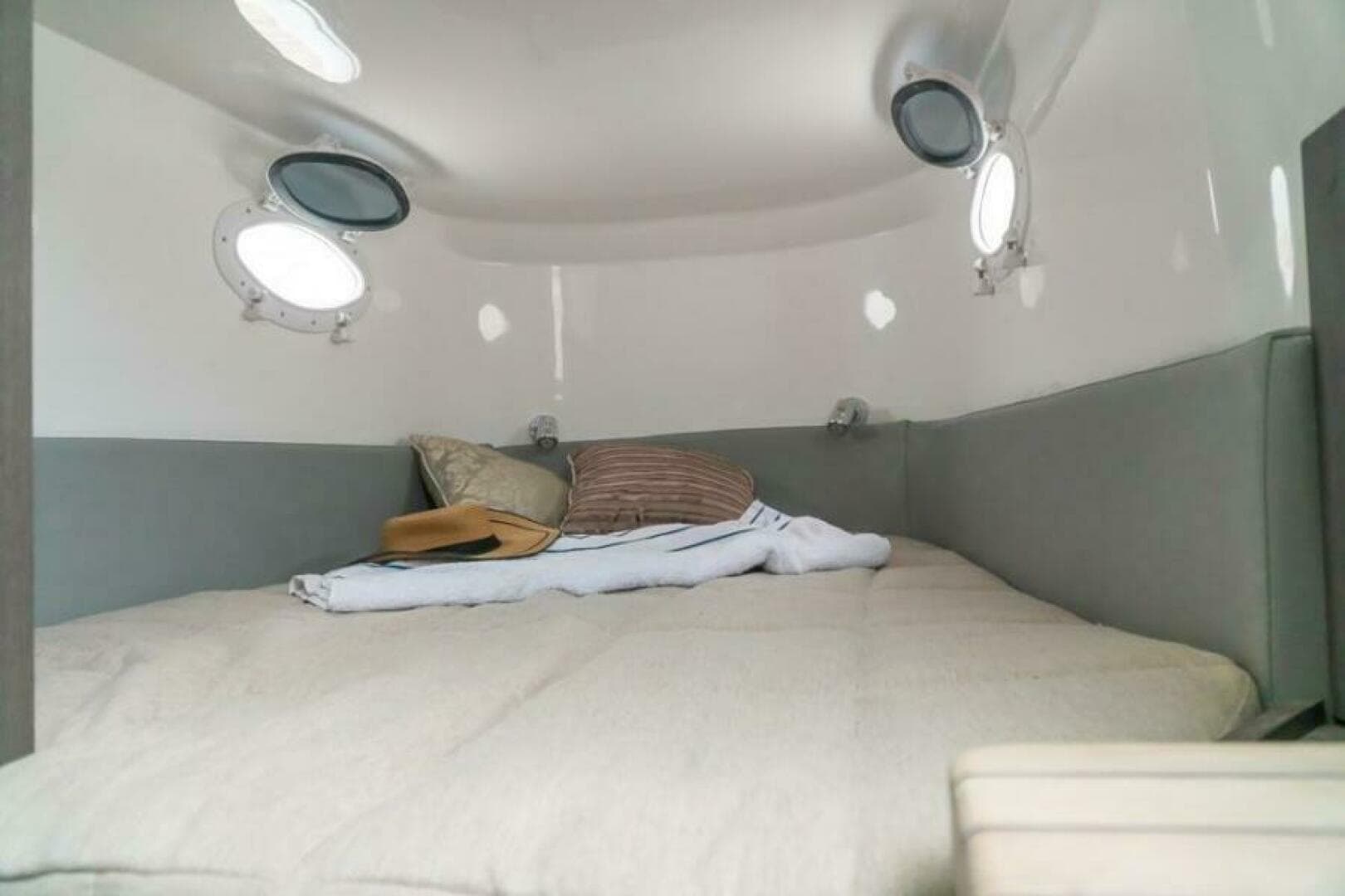 2025 Fishing Raptor 390 Solarium — photo 16