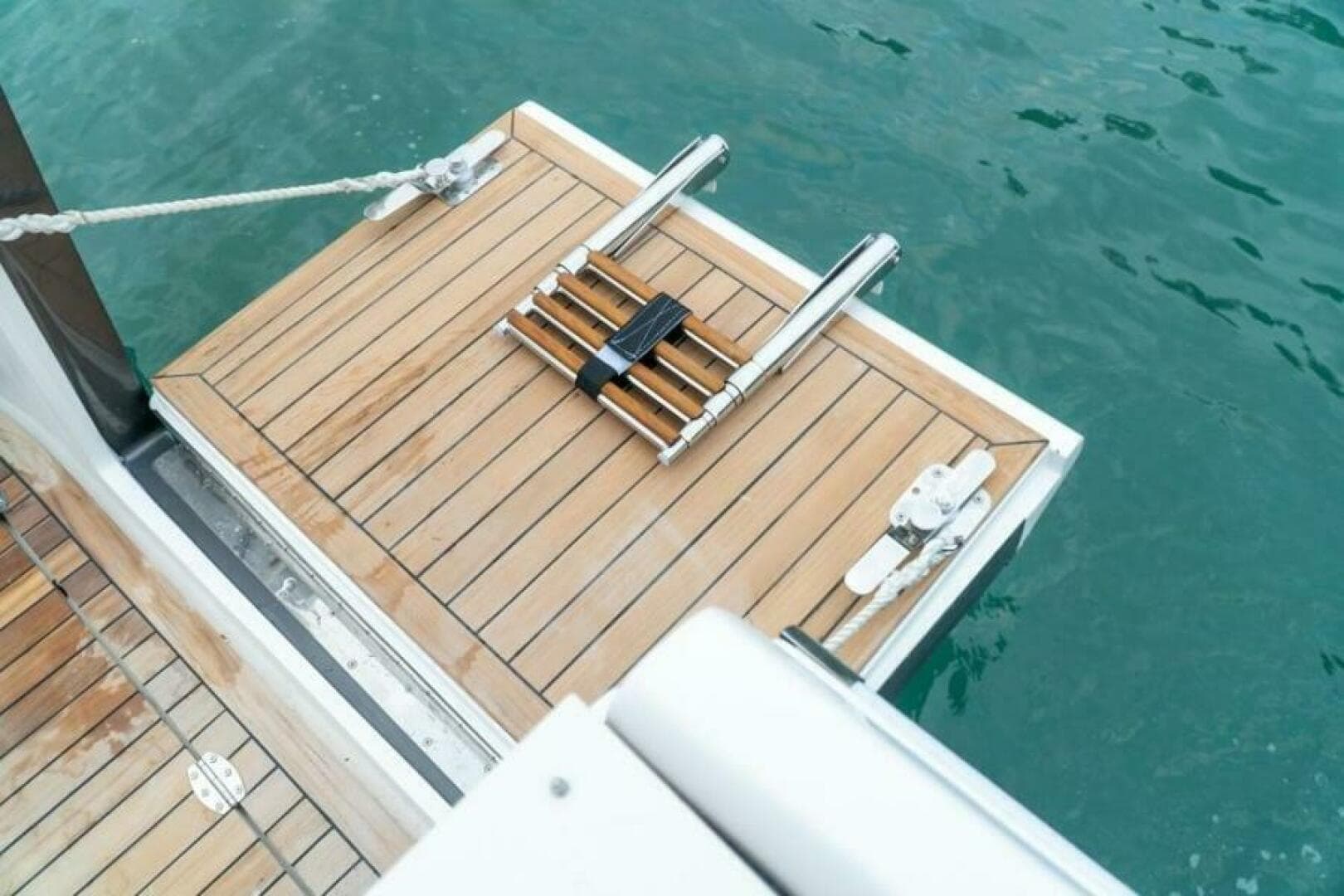 2025 Fishing Raptor 390 Solarium — photo 9