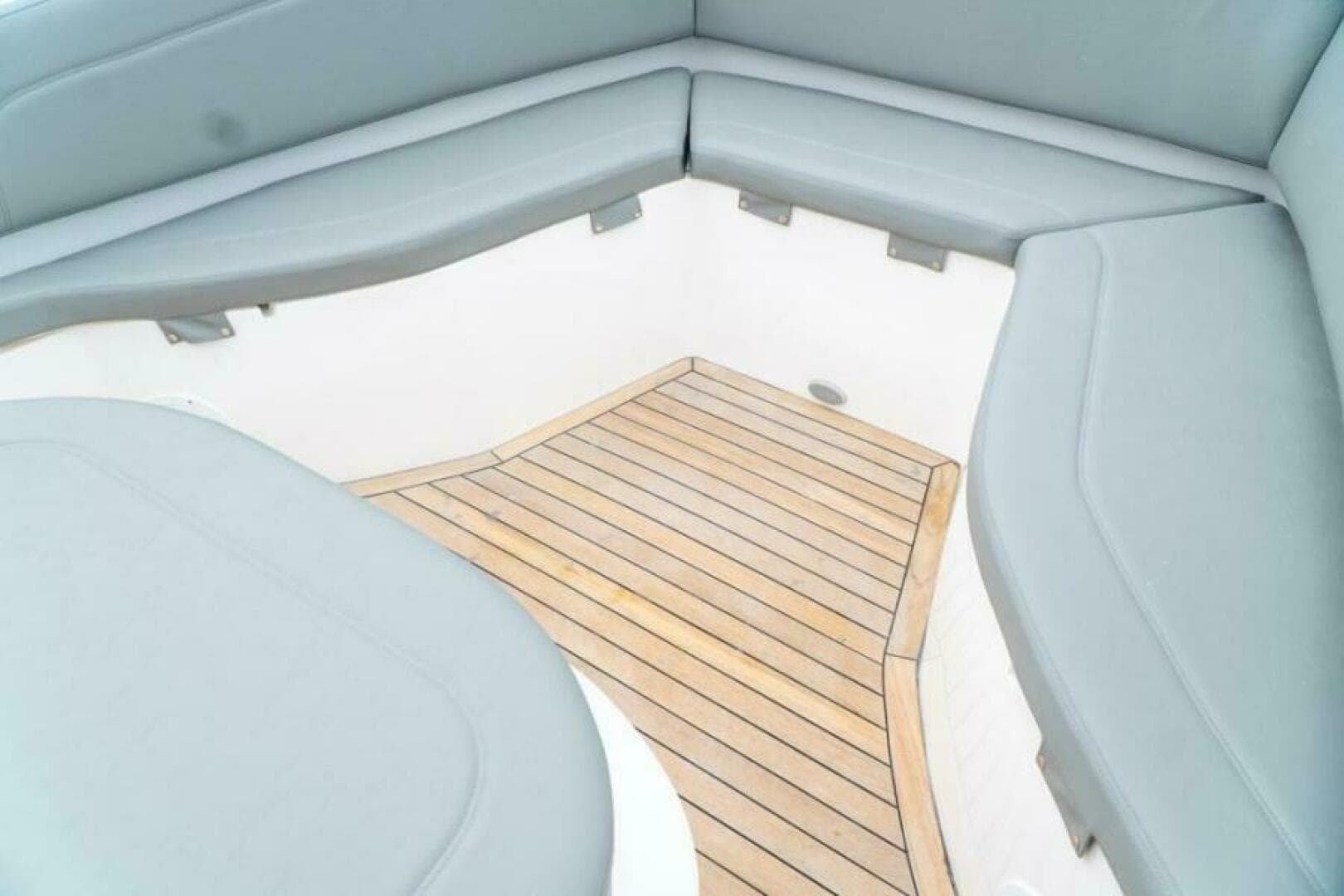 2025 Fishing Raptor 390 Solarium — photo 12